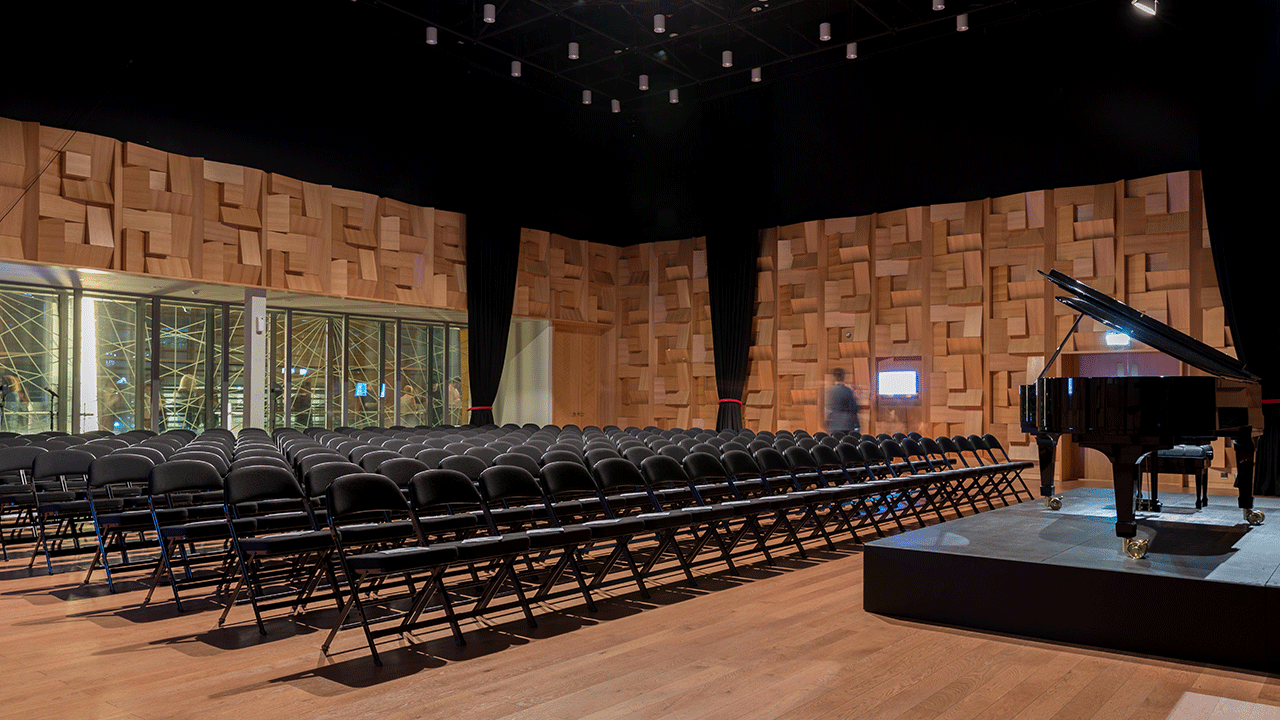Exploring the Dubai Opera's Stunning Design