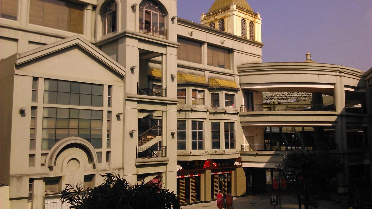 Top 10 Biggest Malls in the World by Experience and Design