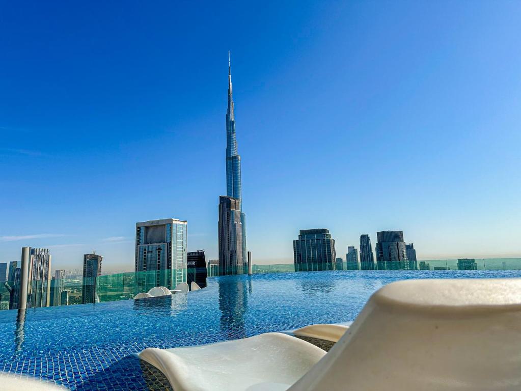 The Highest Infinity Pool in Downtown Dubai: A Vertical Oasis